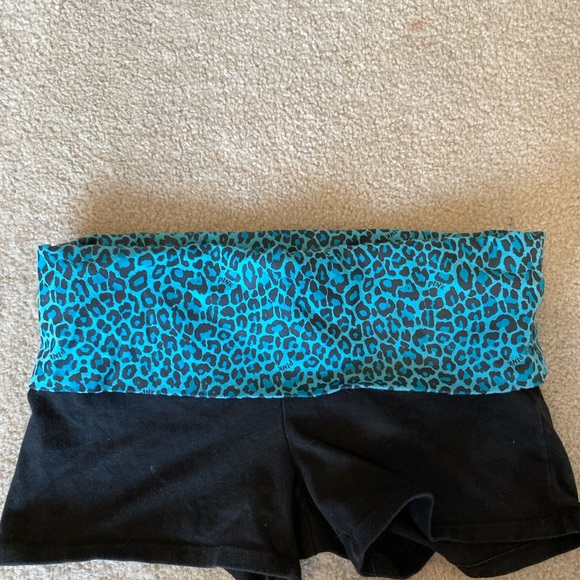 Y2K love pink shorts 🩵🩵 - Picture 2 of 3